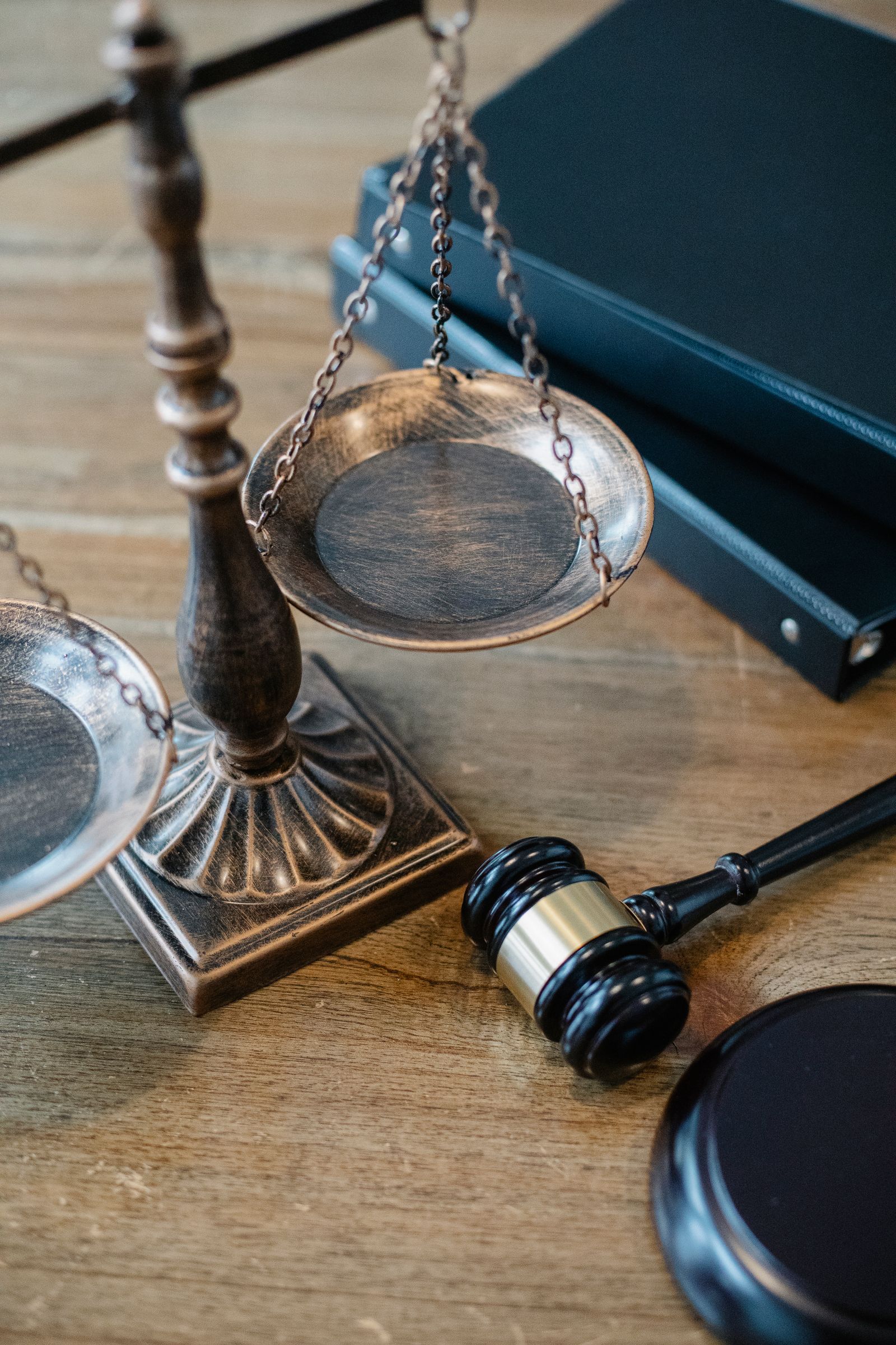 Balanza y mazo de justicia para derecho penal